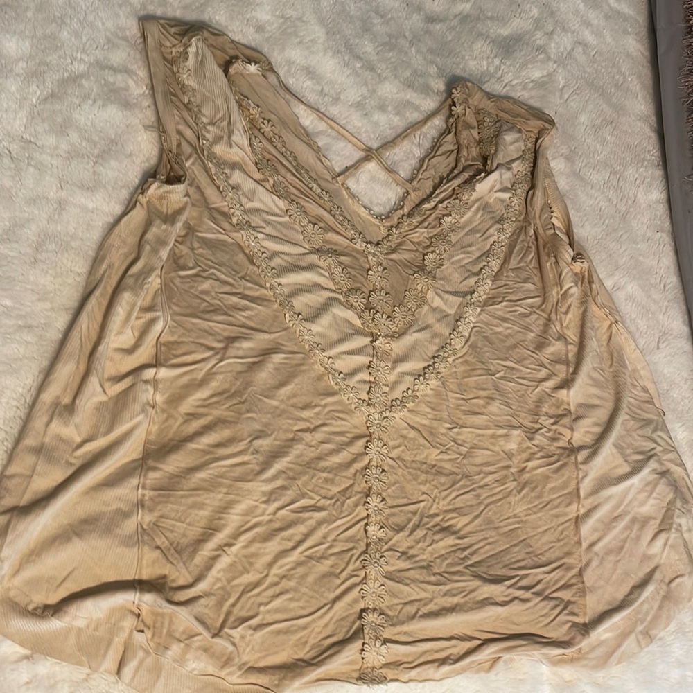 EUC POL flowy vneck top